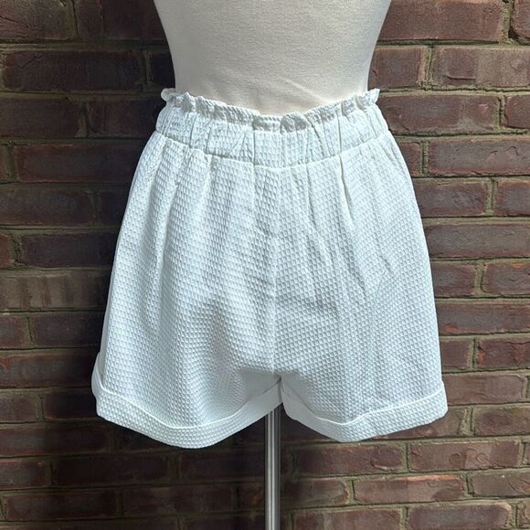 Entro Women’s White Textured Long Sleeve Top & Short Set Size Medium NEW - Picture 11 of 14
